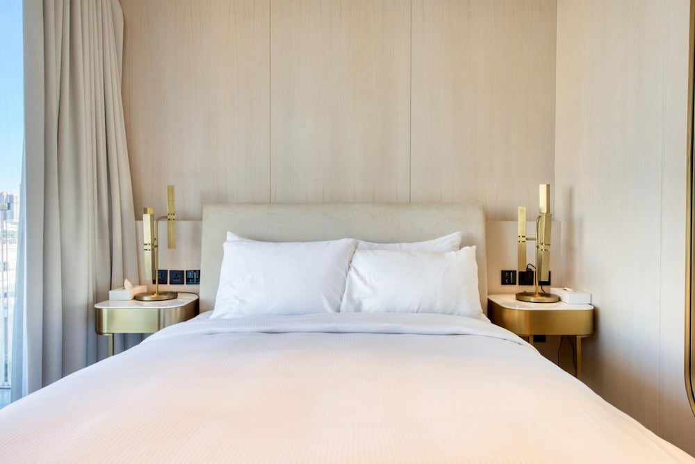 Vibrant Getaway in a Classy Five Palm Jumeirah Apt