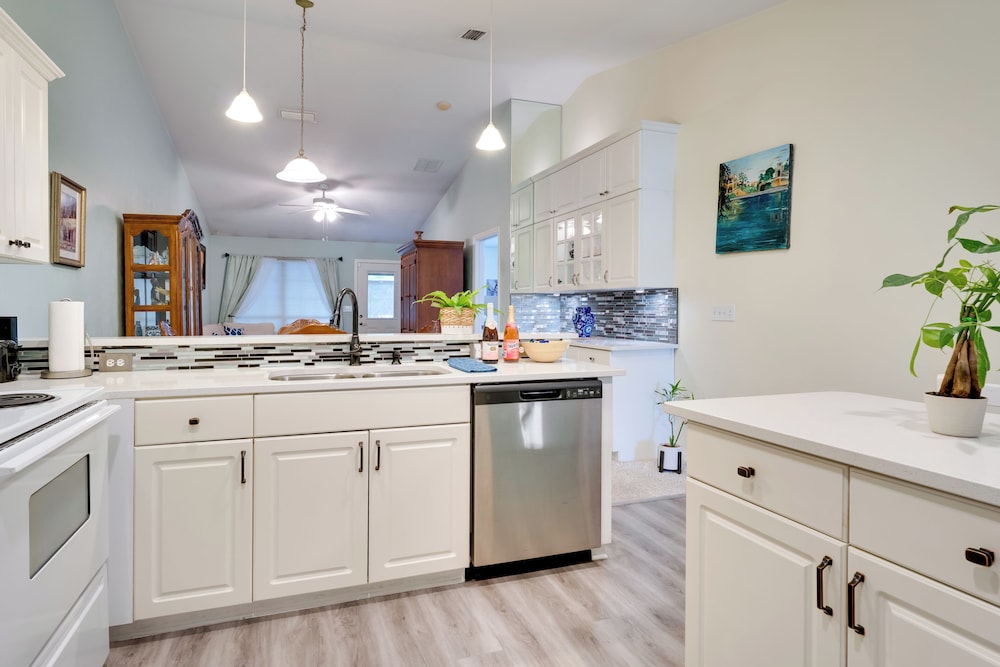 Golf Course Community Home Near Springs & Swimming