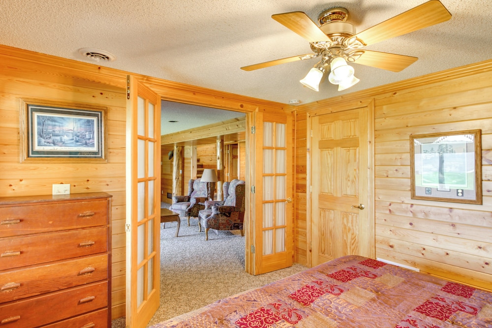 Private Lakefront Emily Home w/ Yard & Fire Pit! view 3