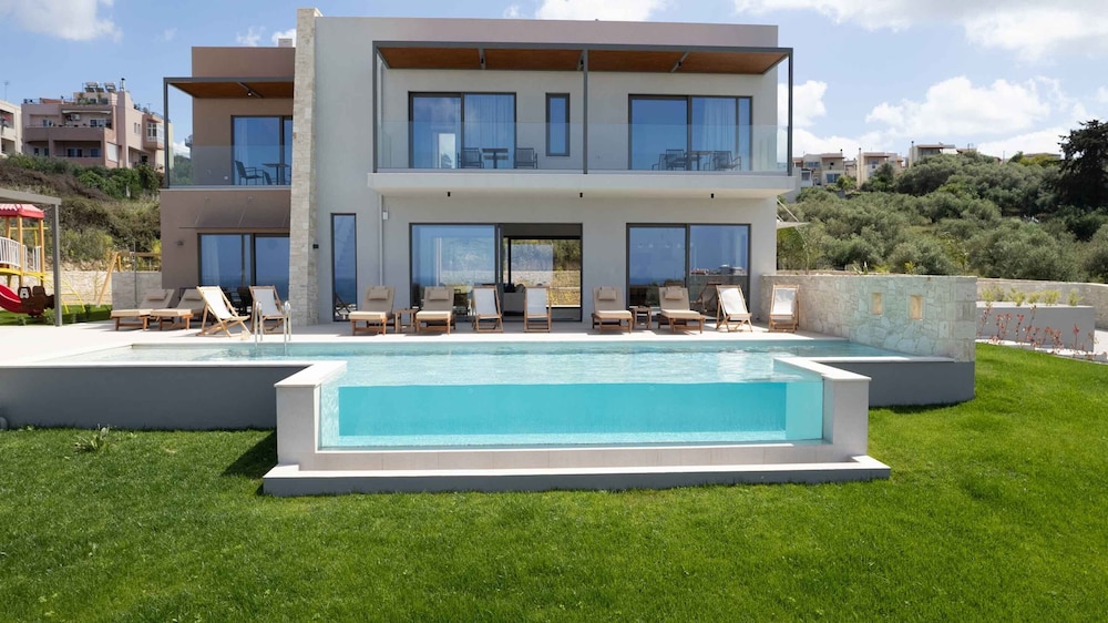 Star Luxury Villa I Gym and Playground