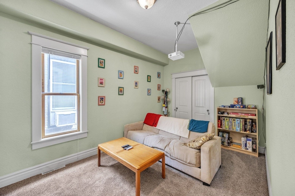 Stylish 2-story Home - Perfect Denver Location 2 Bedroom Home