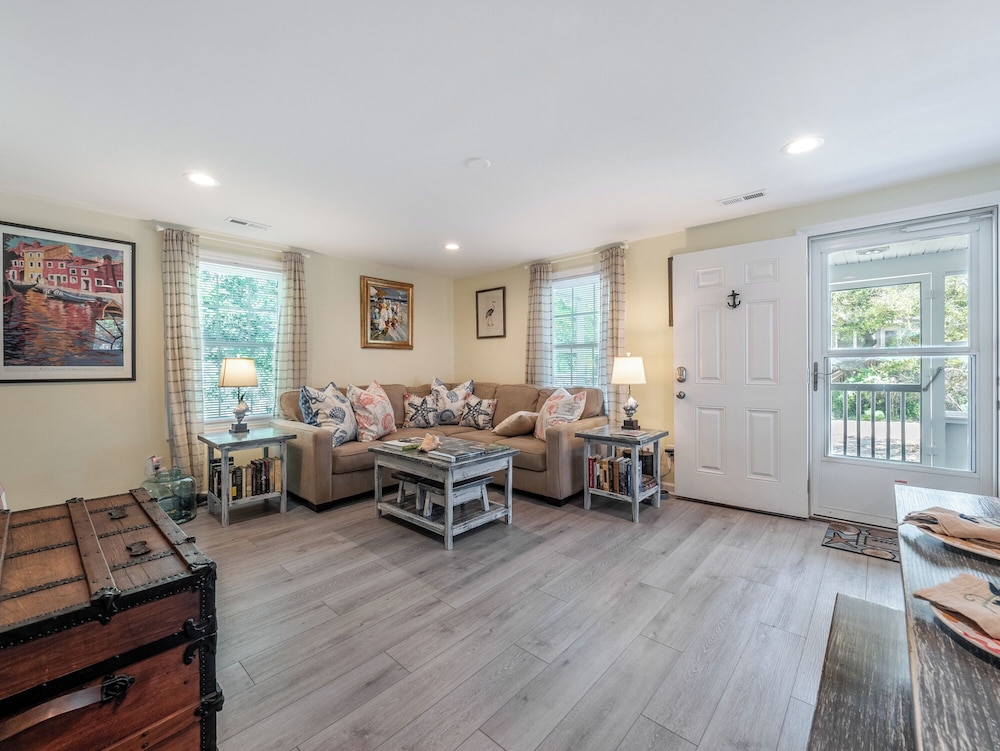 Ankers Away by Topsail Realty