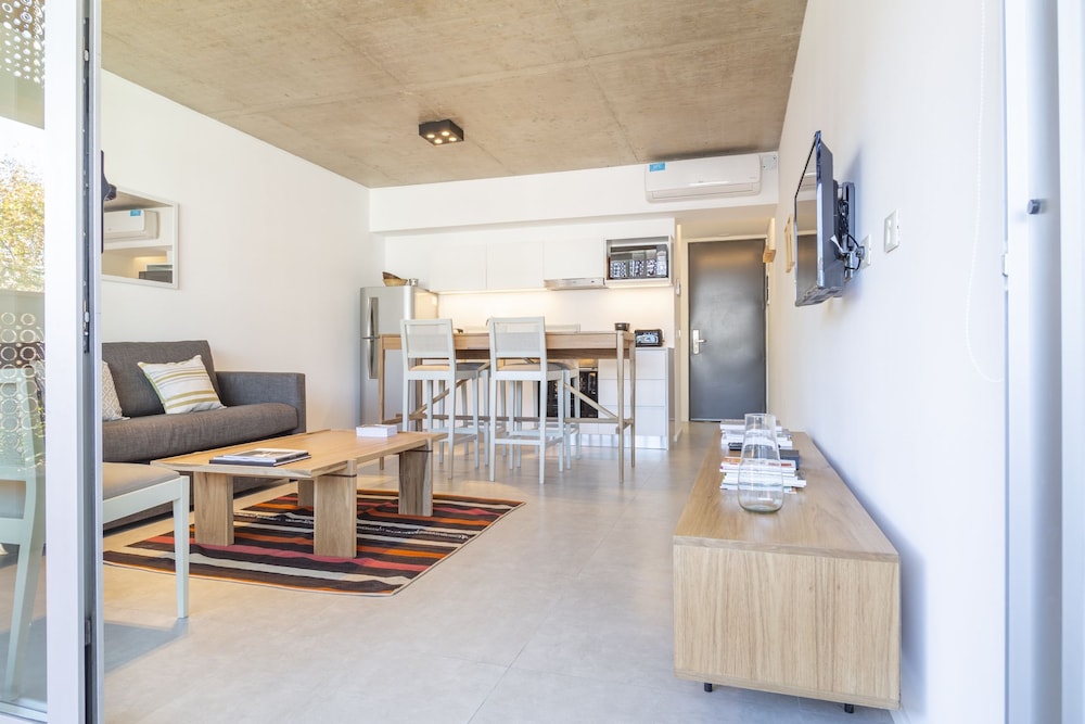 Floralis Suites by Be Local