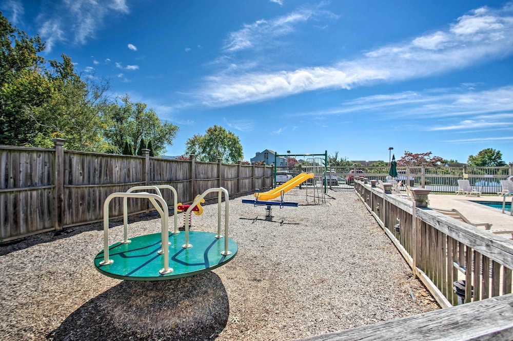 Dock + Pool Access: Condo on Smith Mountain Lake