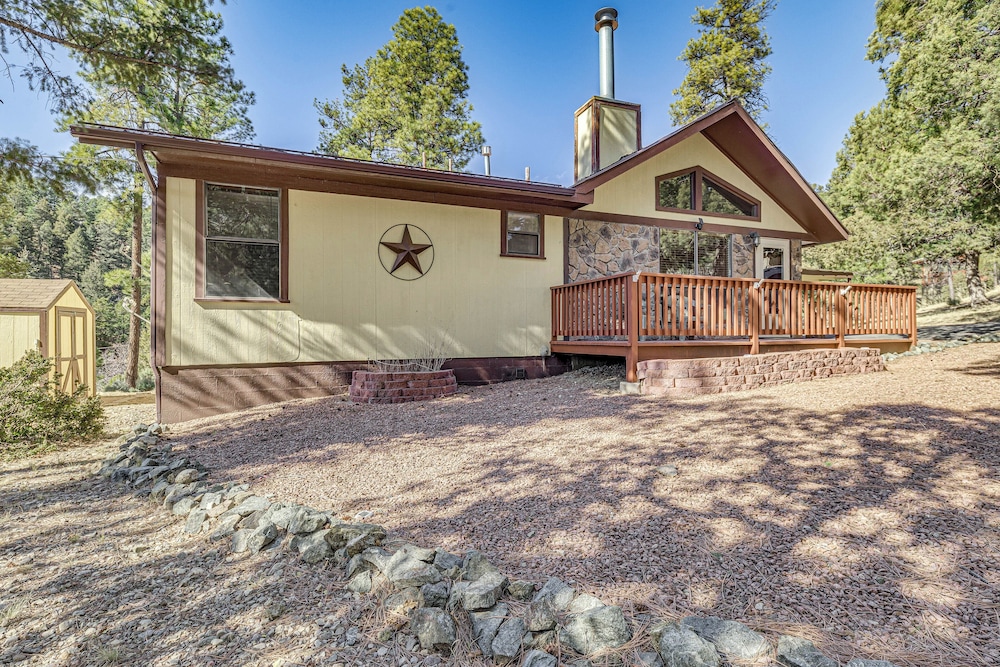 1 Mi to Downtown Ruidoso: Peaceful Forested Cabin!