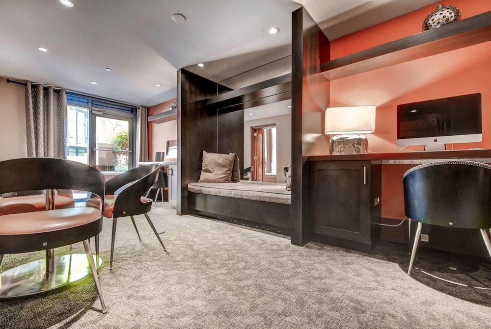 Global Luxury Suites at The Convention Center