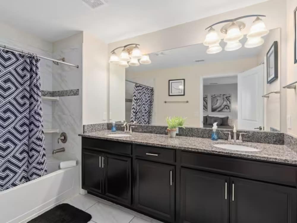 Free Amenities Spacious Home King Beds