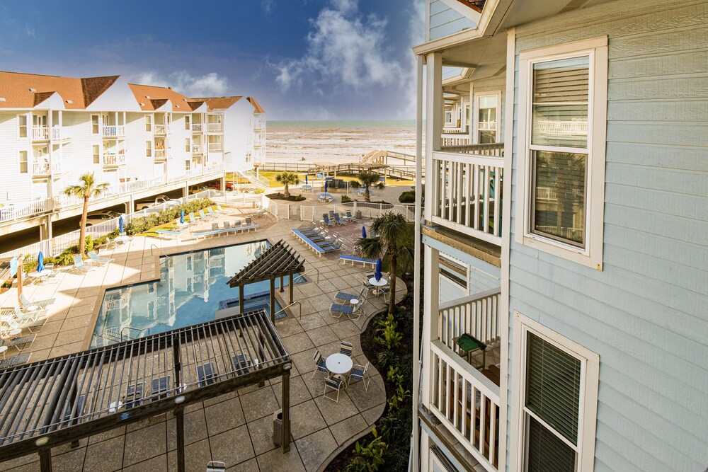 Seascape 1318 1 Bedroom Condo by RedAwning