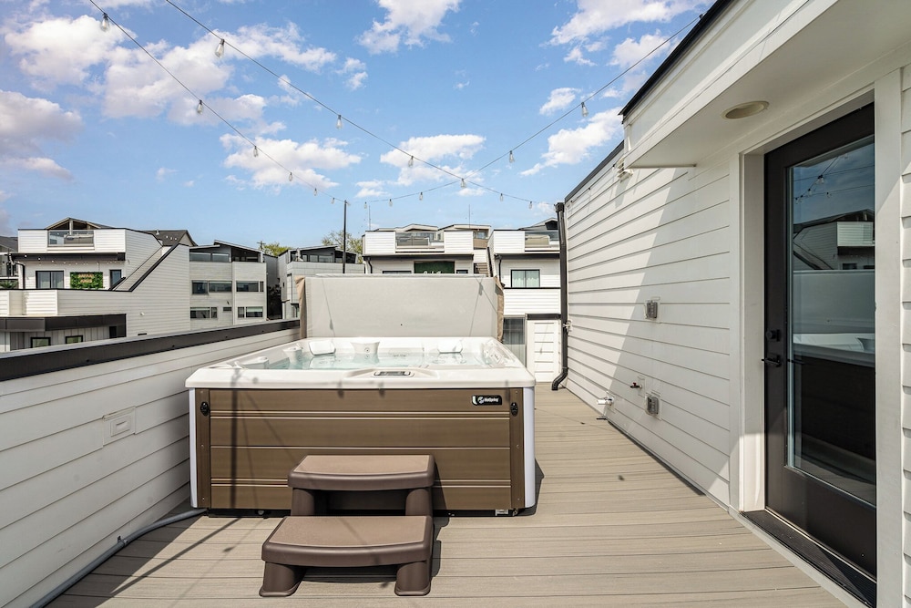 Revival-rooftop Deck/hot Tub- Mins to Broadway
