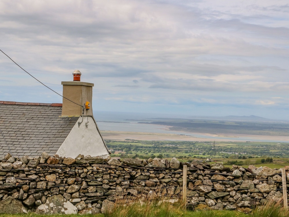 Bryn Derwen