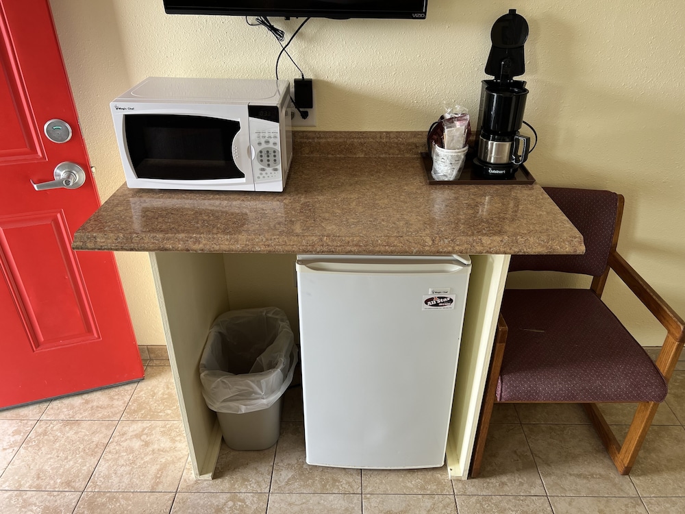 All Star Inn & Suites
