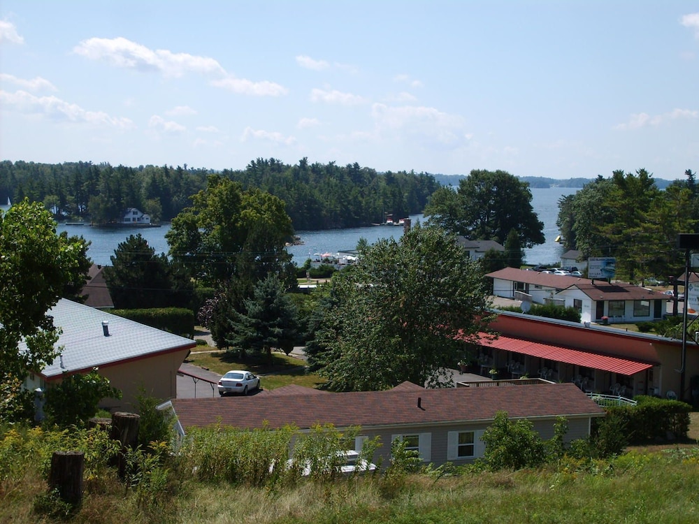 Capricorn Motel Royale Thousand Islands