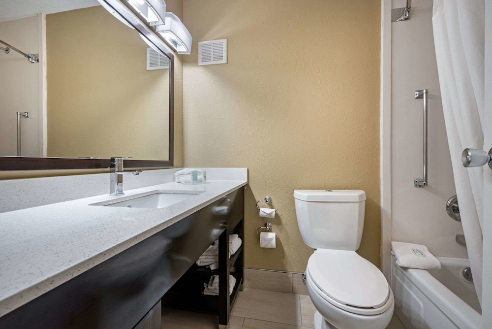 Lexington Vacations - Clarion Hotel Conference Center - North - Property Image 127