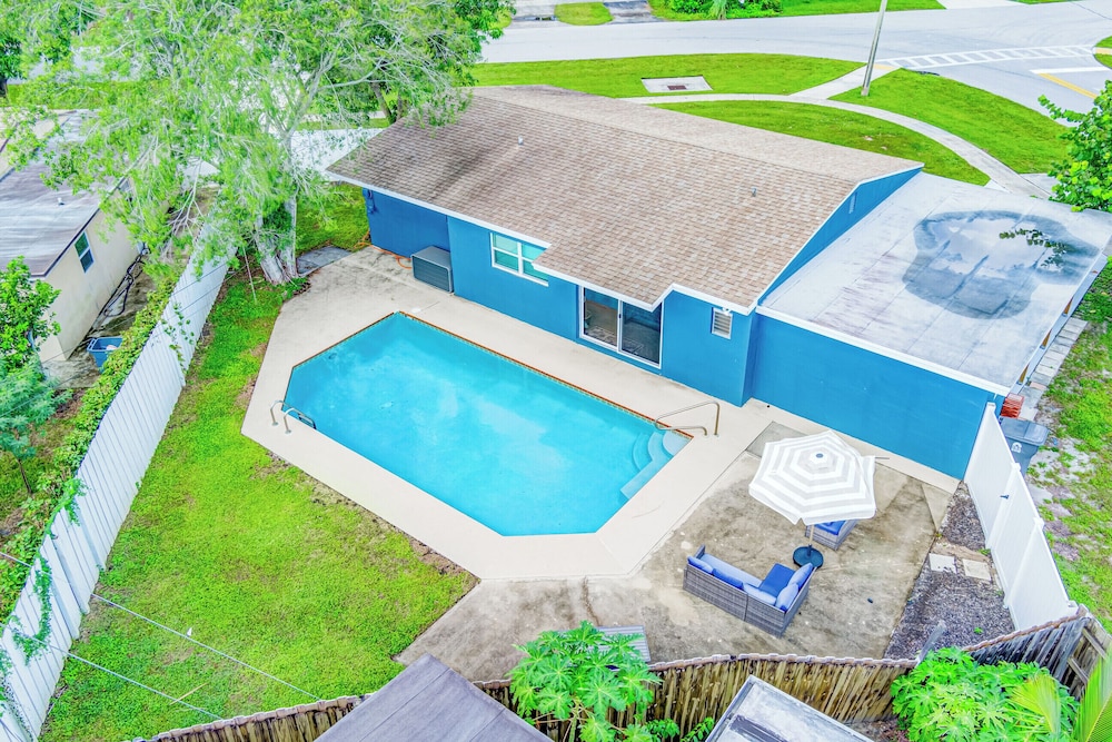 Sunshine Villa w/ Private Pool