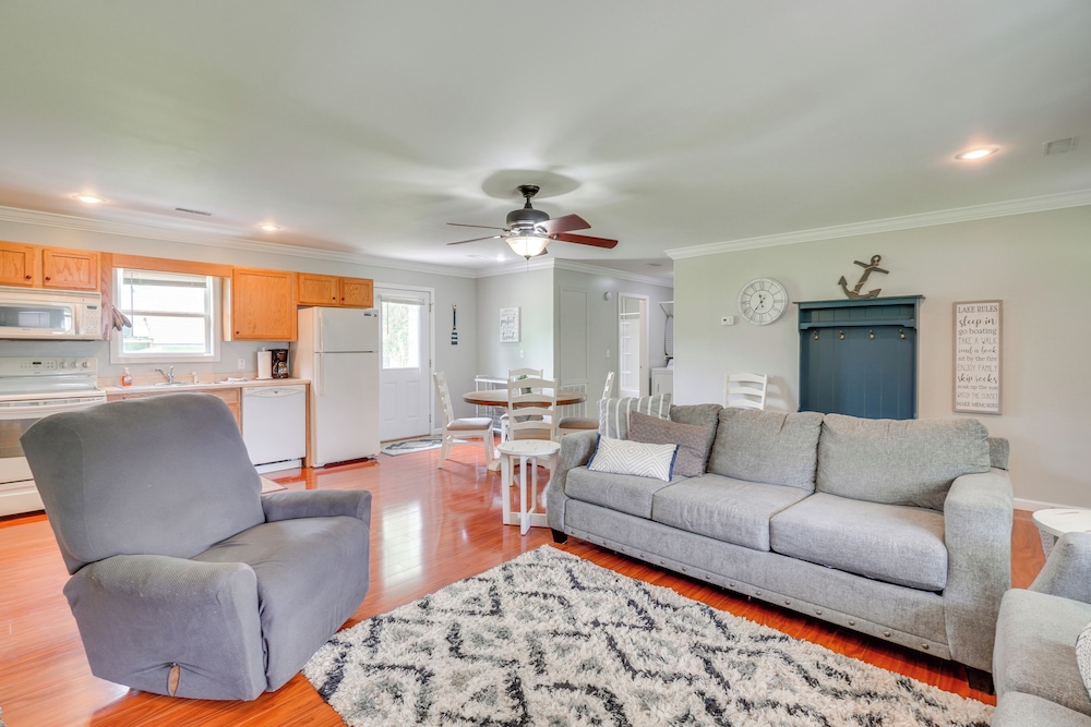 Walk to Marina: Norris Lake Escape w/ Deck + Views