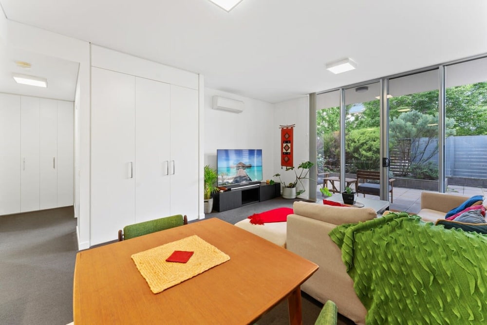 Tranquil 1-bed Apartment With Courtyard, Pool, BBQ