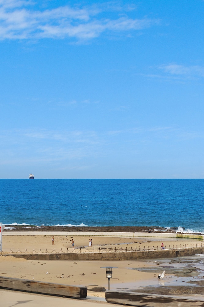 Newcastle Short Stay Apartments - Sandbar Newcastle Beach