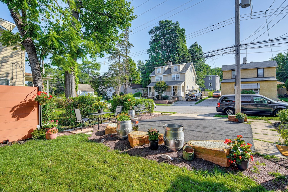Walkable Neighborhood: Updated Morton Home!