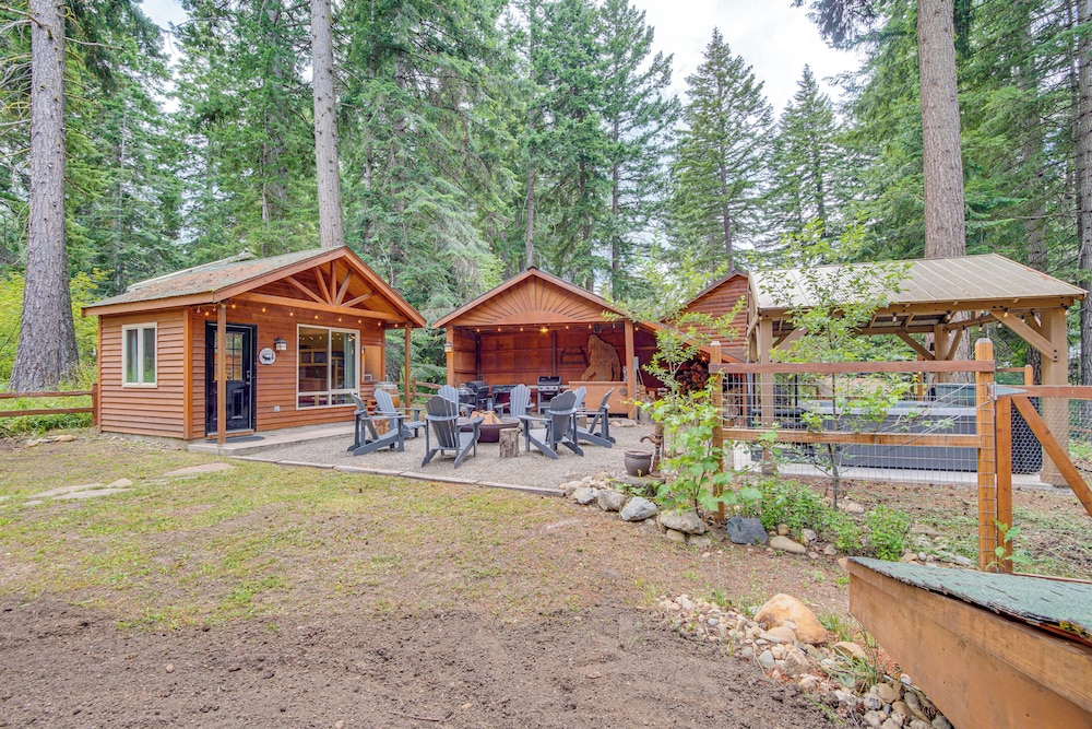 Cle Elum Cabin w/ Hot Tub, 4 Grills & Game Room!