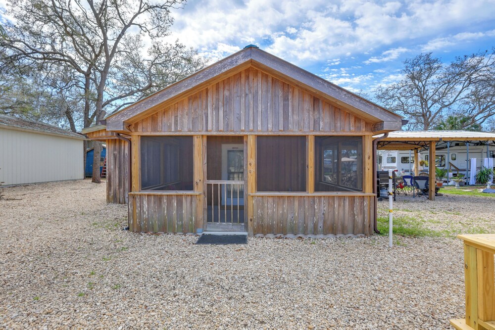 Near Steinhatchee River: Studio w/ Screened Porch!