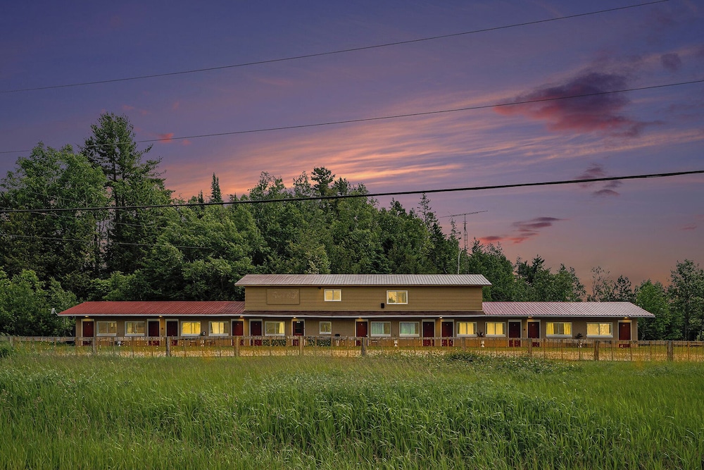 PALMERSTON LAKE MOTEL