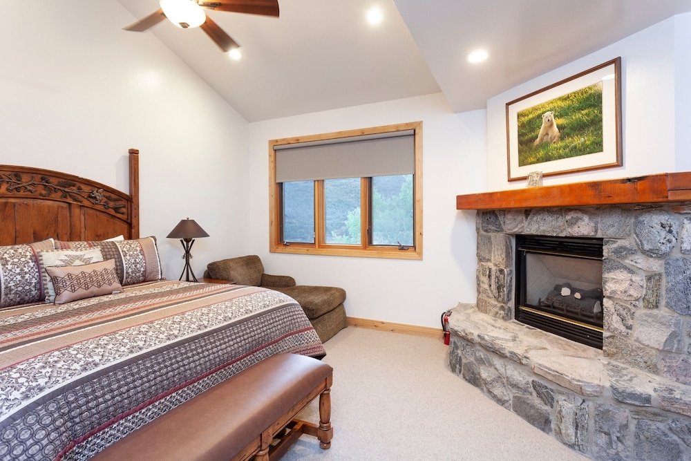 Trail's End Lodge at Deer Valley Resort - Four Bedroom Residence with Space #504 4 Condo