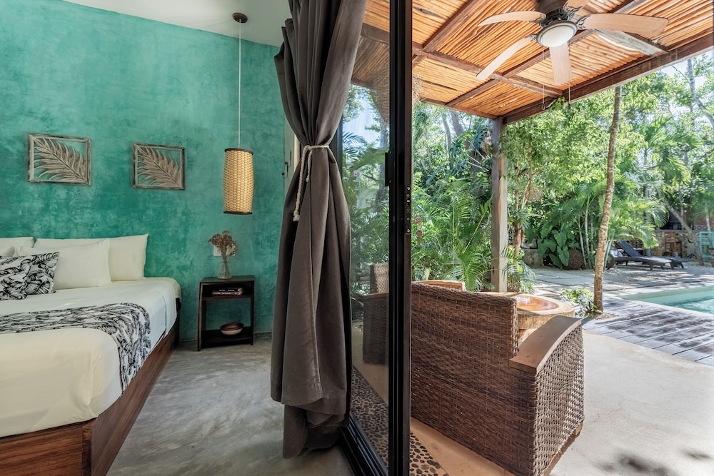 TRECE LUNAS TULUM