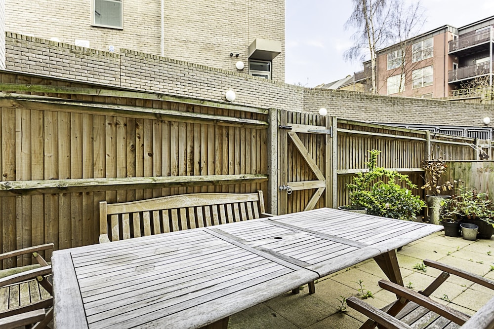 Beautiful Open Plan Garden Flat