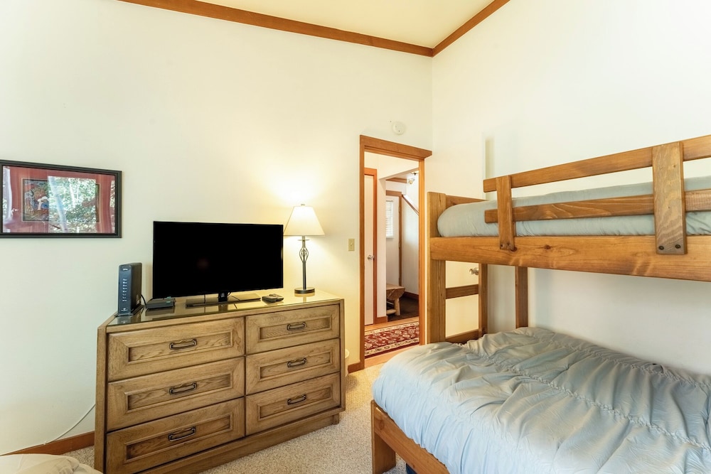 Tennis Townhomes #1340: 2