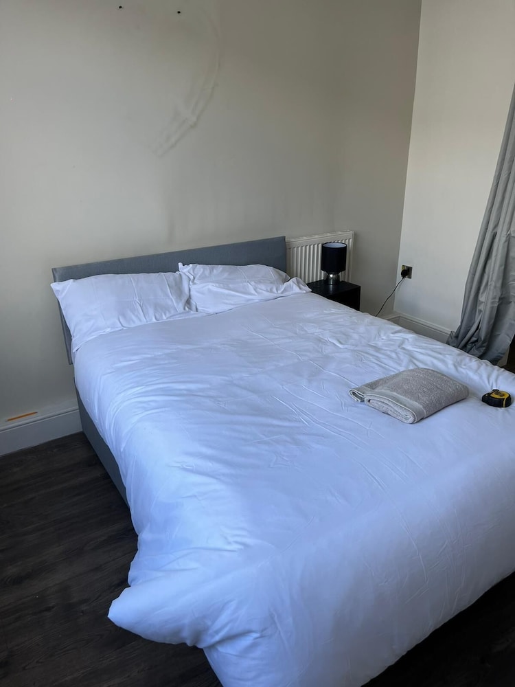 SPECIAL 5 Bedroom Whole House Brereton view 5