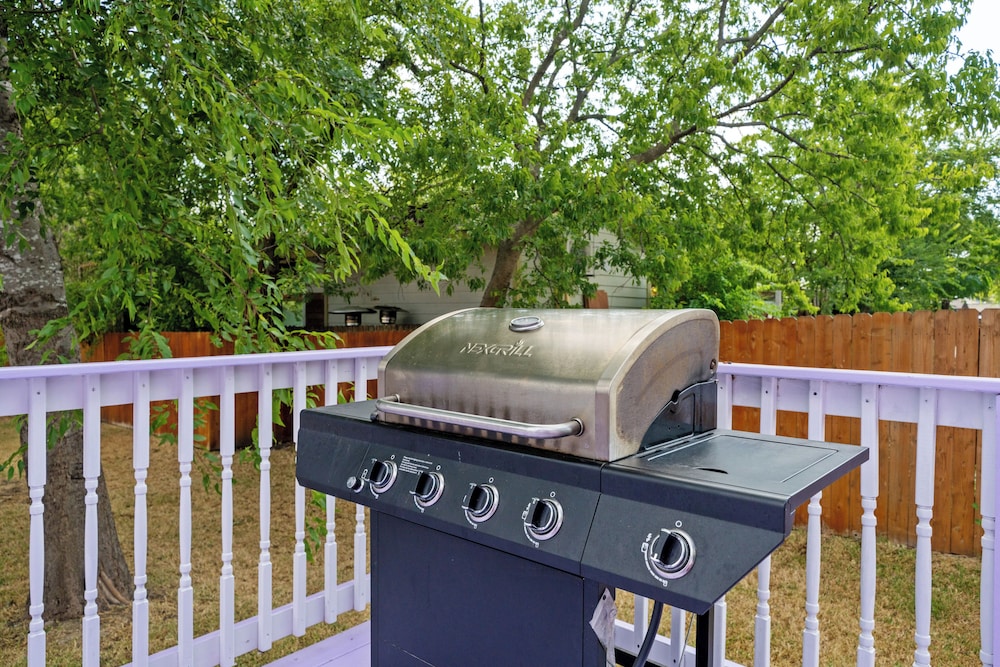 Walk to Alamodome! Stylish Home w/ Private Parking