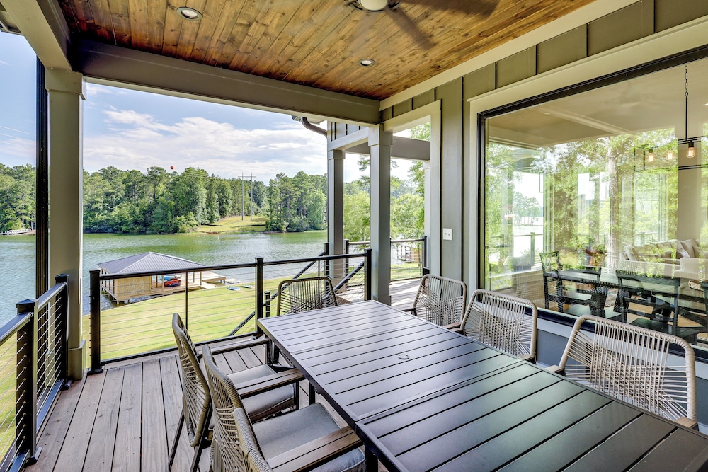 Dock + Views: Spacious Lake Sinclair Retreat