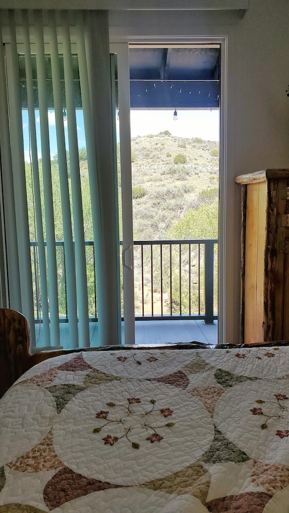 Creekside Lodge and Cabins