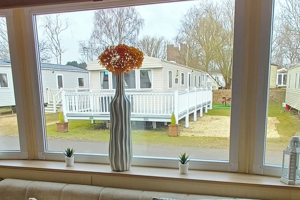 Luxury Family Lodge, Decking, Parking, Tattershall