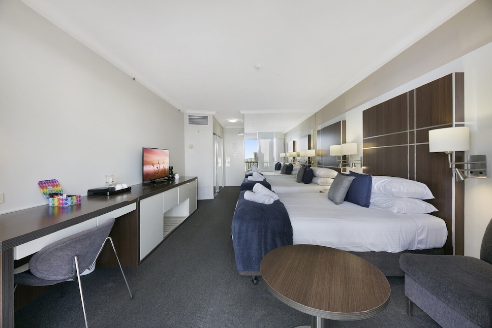 Ocean View 2-bed Studio In the Heart of Surfers