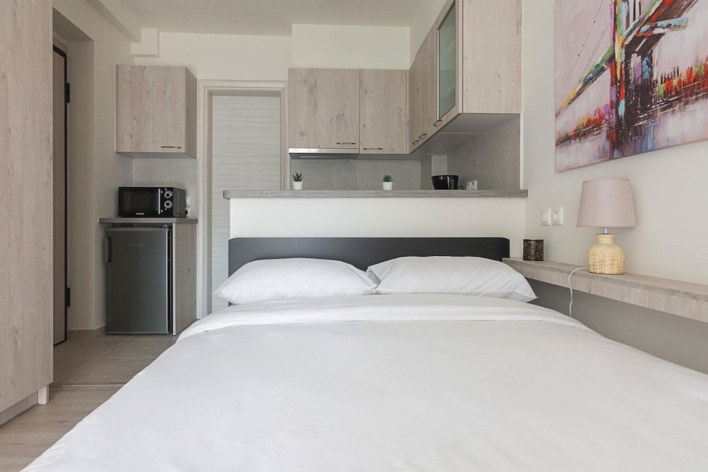 Modern Athens Studio by Cloudkeys photo 2