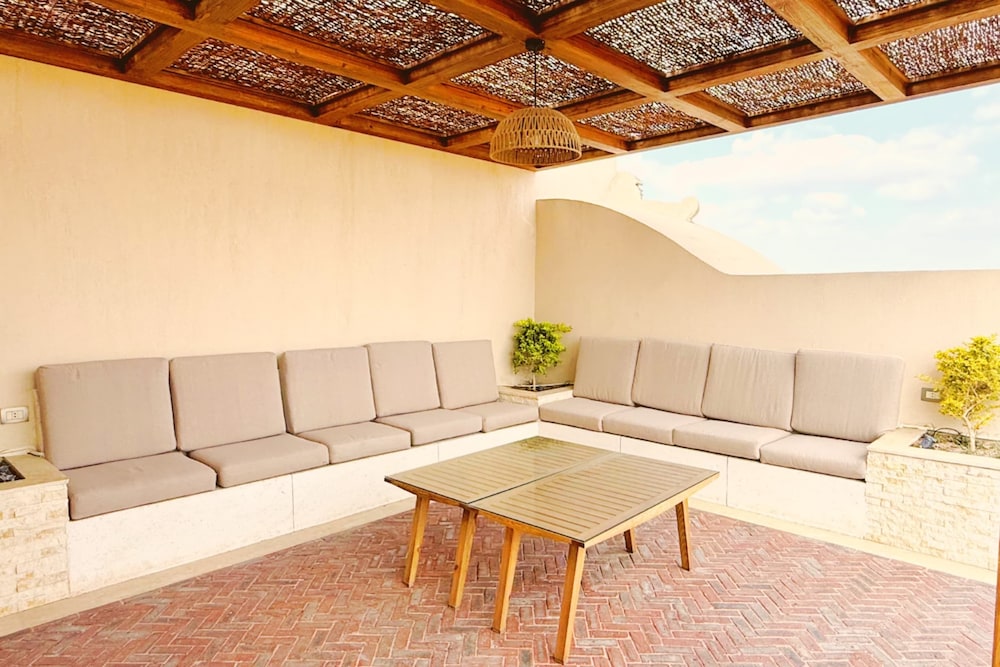 Xuru Stays I The 1bdr Rustic Rooftop w/ Wow Outdoor Terrace