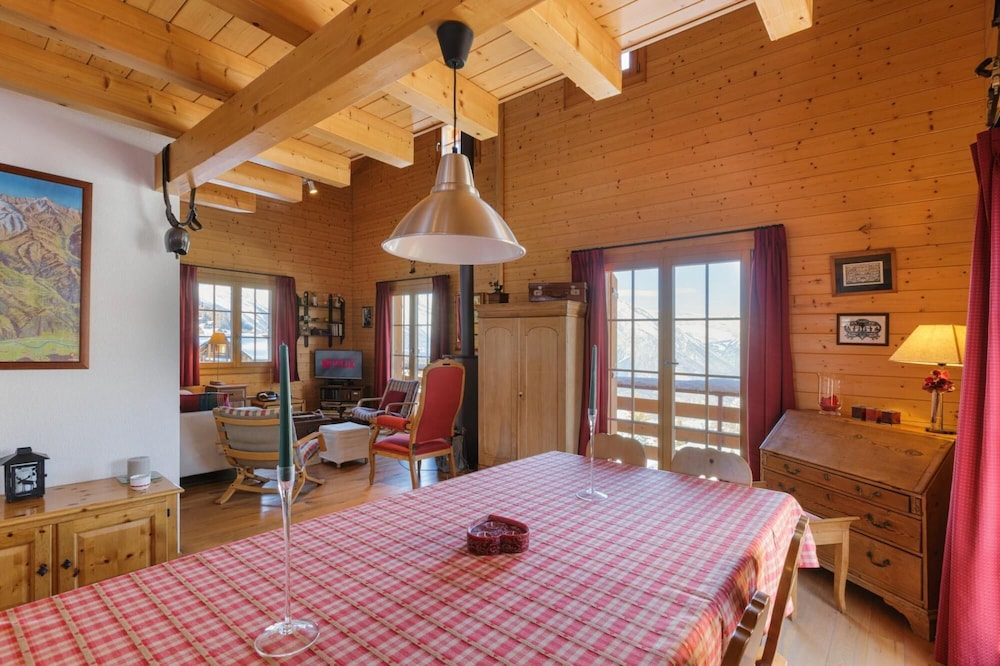 Montebello - Cozy Classic Swiss Chalet With Stunning Views