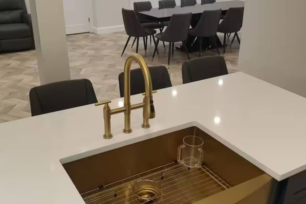 Budget-friendly Home Sleeps 16 Wifi Close to Minyan