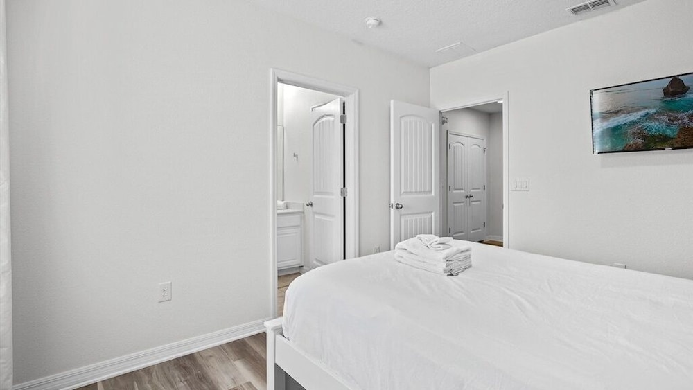 5 Bed With Private Pools Near Disney 5 Bedroom Townhouse view 3