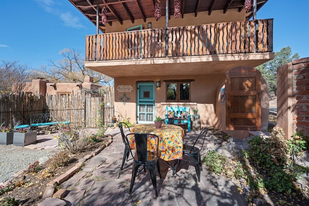 Dancing Hare - Colorful and Inviting Tesuque Home Right Next to Bishop`s Lodge view 4
