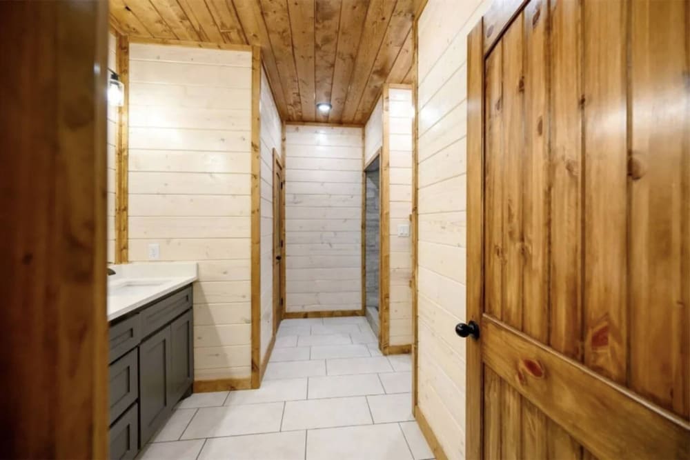 Whispering Winds Luxury Cabin in Hochatown