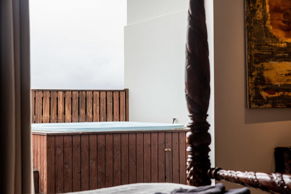 ICELAND SJF Villa , Hot tub & Outdoor Sauna Amazing Mountains View - 15 min to downtown