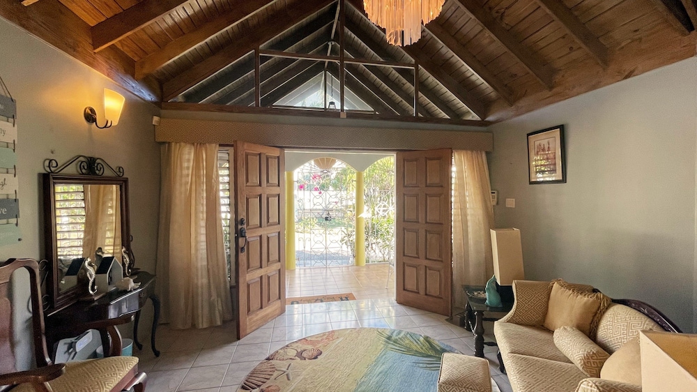 Ironshore Sugarmill Villa W Private Pool 6 Bedroom Villa