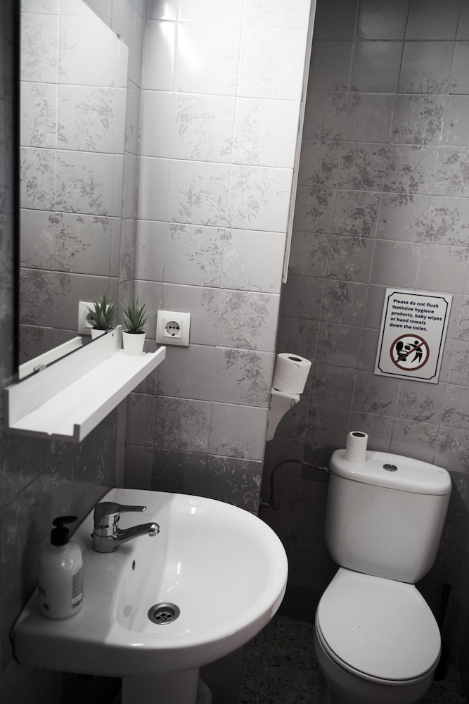 LOFT HOSTAL Group 25