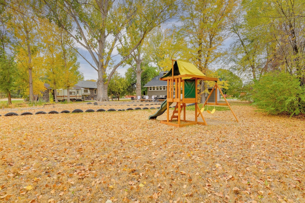 6 Mi to Shoshone Falls Park: Home w/ Game Room! view 2
