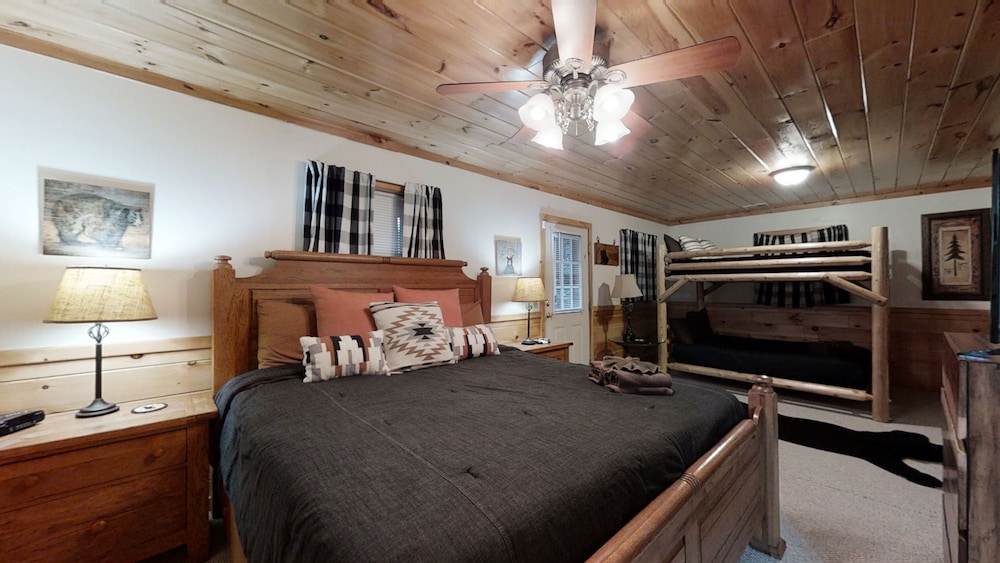 The Ranch Cabin on 6 Secluded Acres in the Great Smoky Mountains by RedAwning