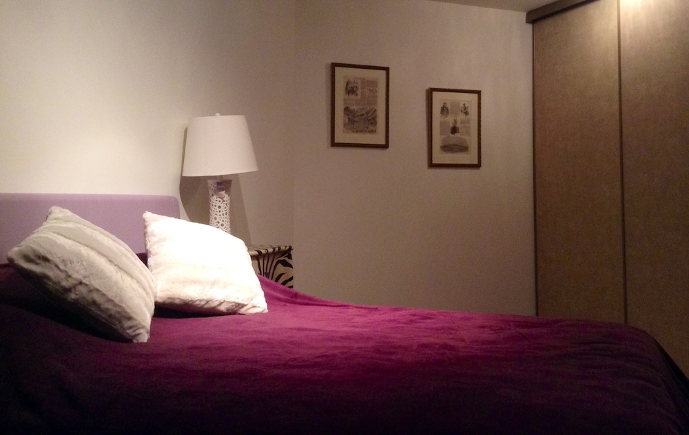 225 Lakeland Bed and Breakfast.