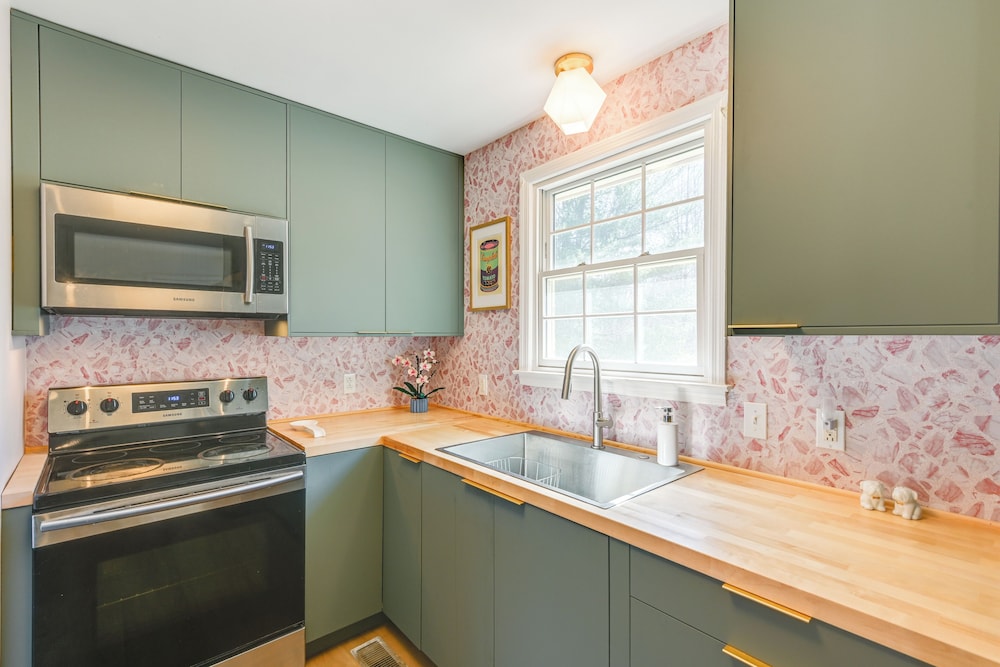 Family Home w/ Furnished Deck in Fairview!