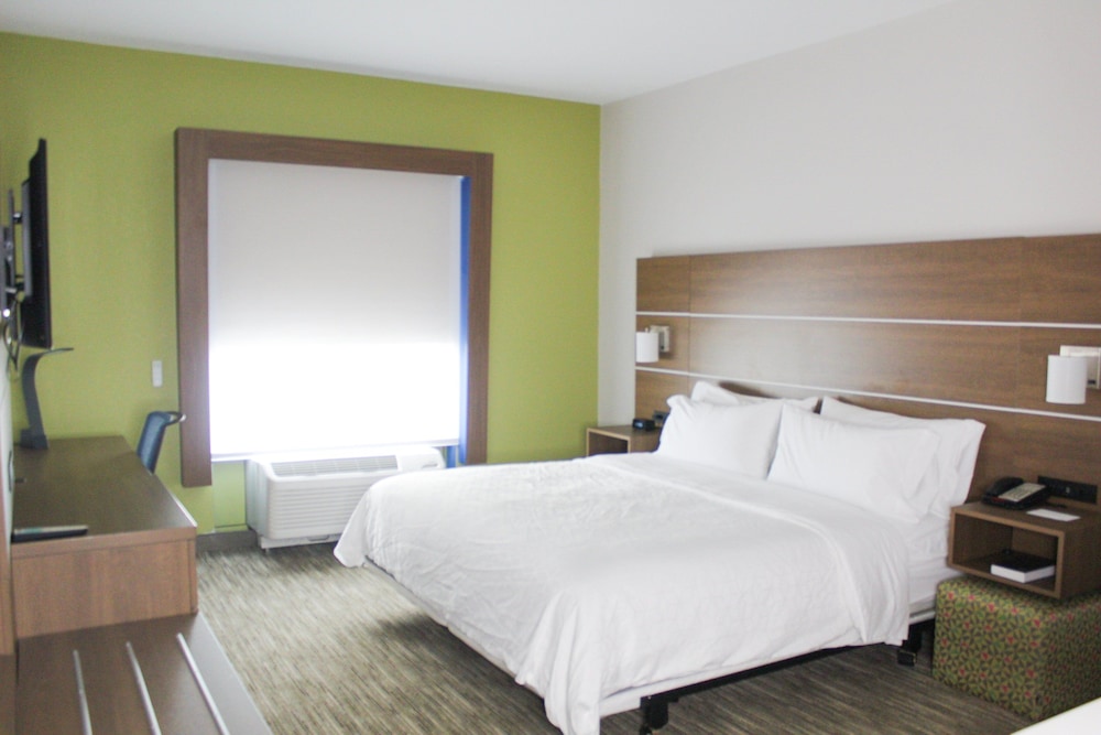 Bloomington Vacations - Holiday Inn Express  Suites Martinsville, an IHG Hotel - Property Image 5